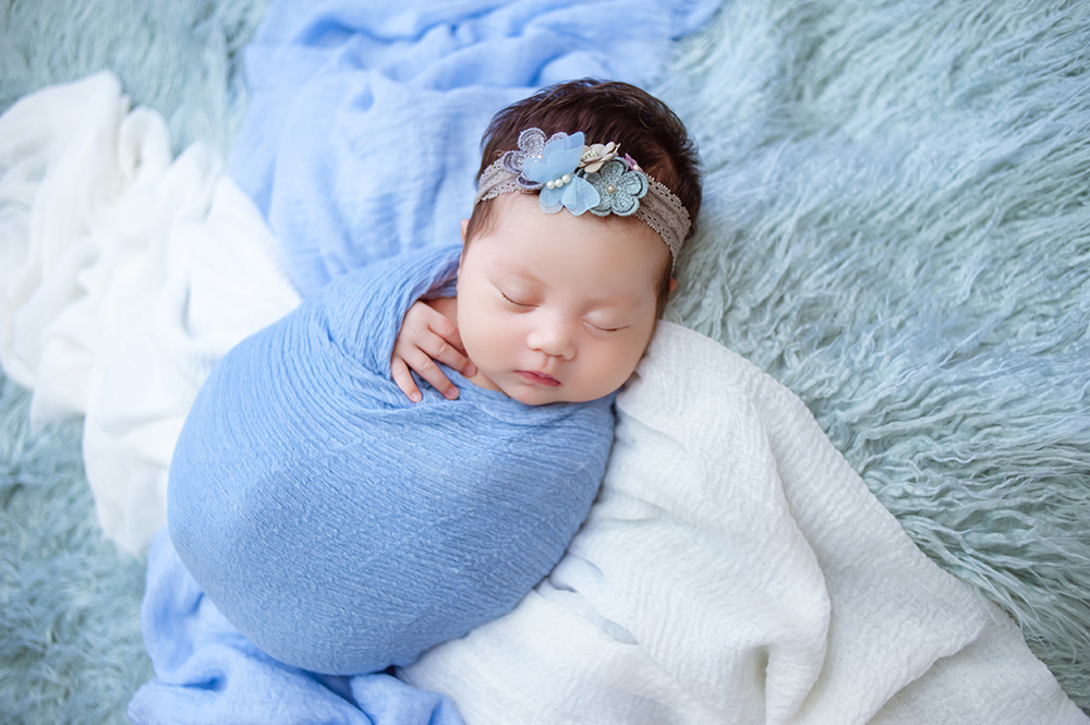 Ai sẽ là người bế bé trong suốt buổi chụp ảnh